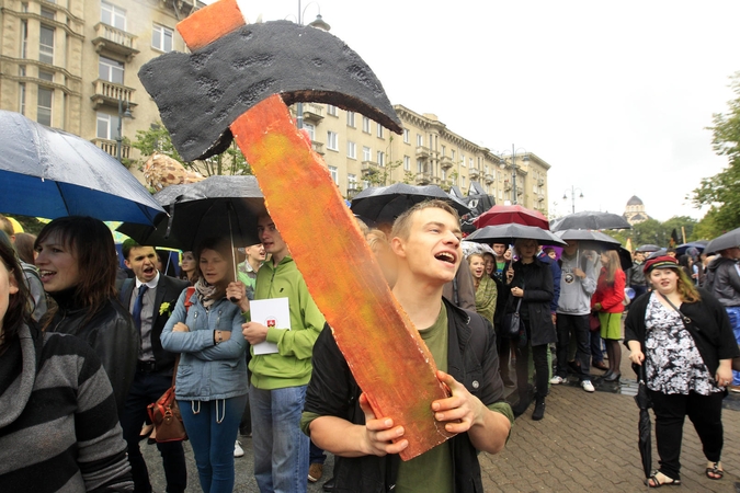 Vilniaus universiteto bendruomenė ūžė Gedimino prospekte