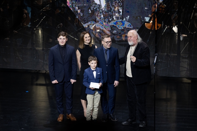 Teatralams išdalinti „Auksiniai scenos kryžiai“