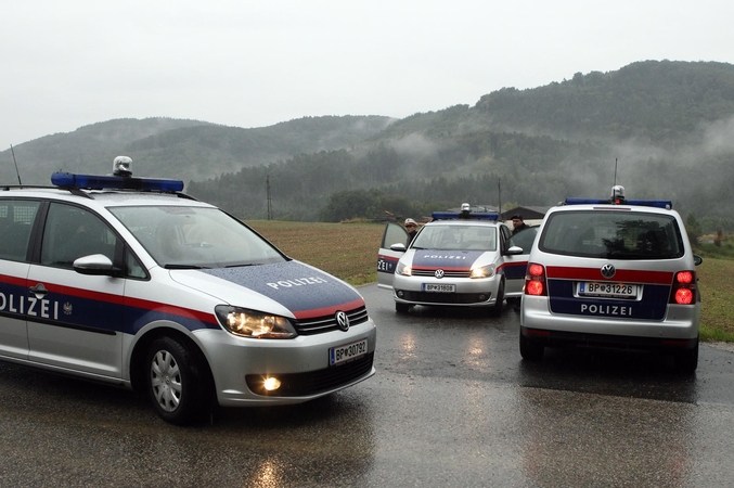 "Vilkma" rengs Austrijos policininkus