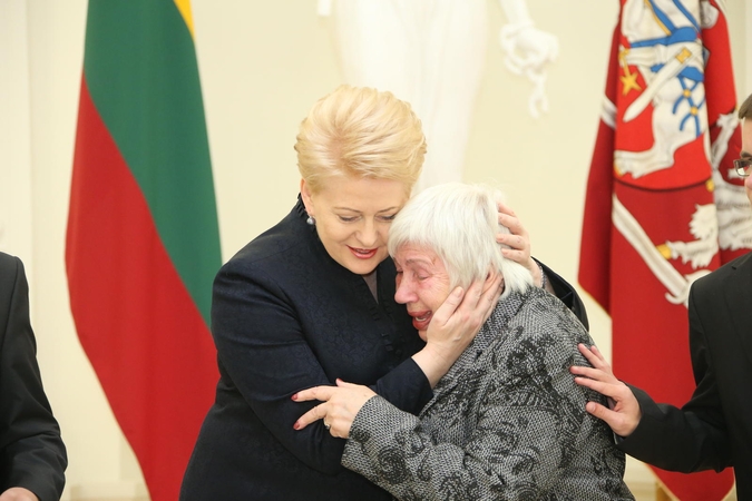 Žūvančiųjų gelbėjimo kryžiai įteikti 47 žydus gelbėjusiems asmenims