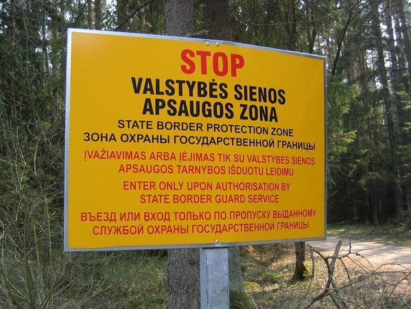 Iš tarnybos atleistas kontrabandininkams talkinęs VSAT pareigūnas