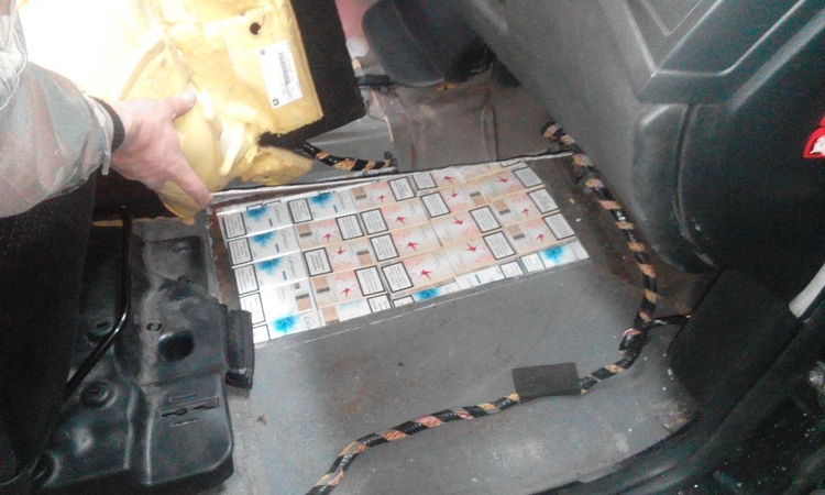 Baltarusis į Lietuvą vežė daugiau kaip 2 tūkst. pakelių cigarečių