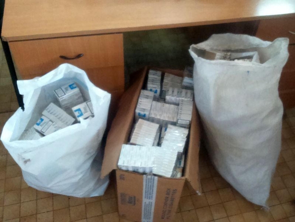 Vienas draugas liko be telefono, kitas – be kontrabandinių cigarečių