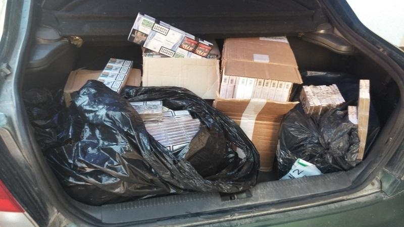 Klaipėdiečių pora automobilyje slėpė kontrabandą