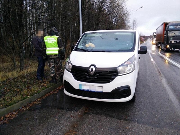 Lenkas per Lietuvą vežė septynis nelegalus irakiečius