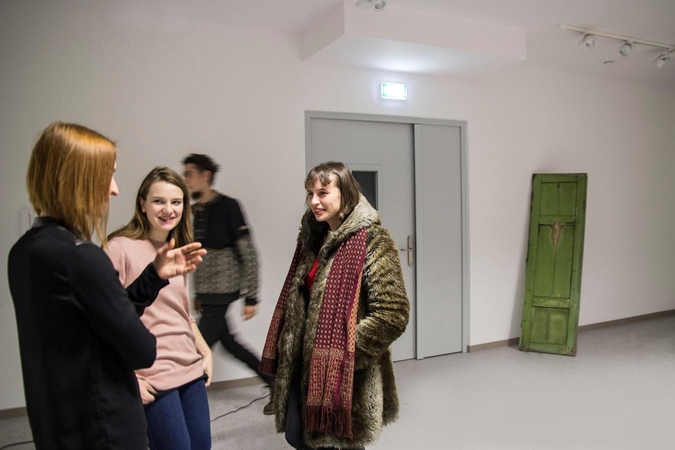 Rūbas kėdei, arba Nepažintos gyvybės formos