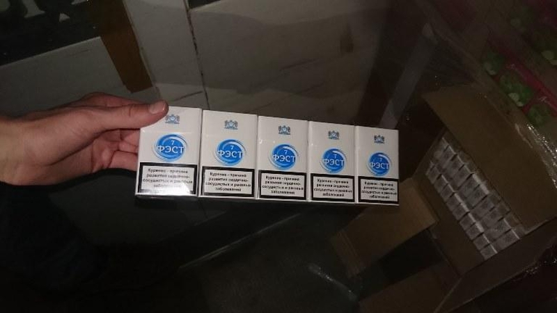 Muitininkai juokauja: Kaliningrade trūksta cigarečių? 