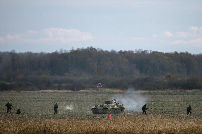 Rusija kitą vasarą surengs plataus masto karines pratybas