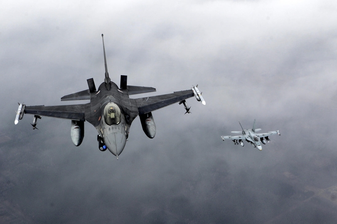 NATO naikintuvai vieną kartą kilo lydėti Rusijos lėktuvą