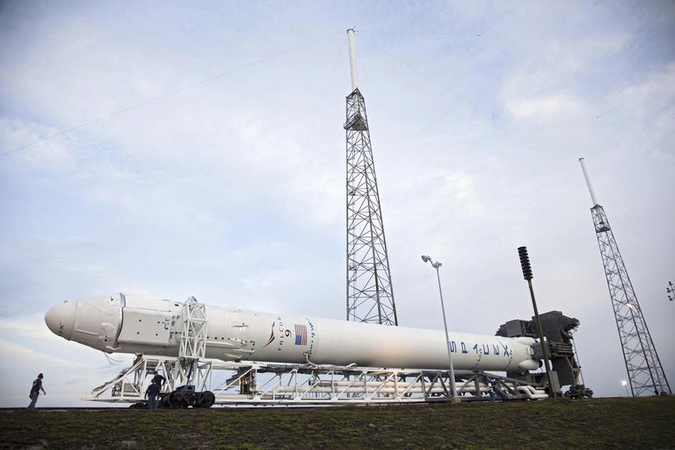 „SpaceX“ krovininė kapsulė atskrido į TKS
