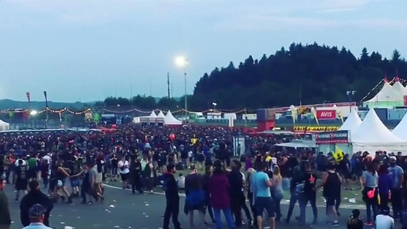 Vokietijoje dėl teroro grėsmės evakuoti roko festivalio dalyviai