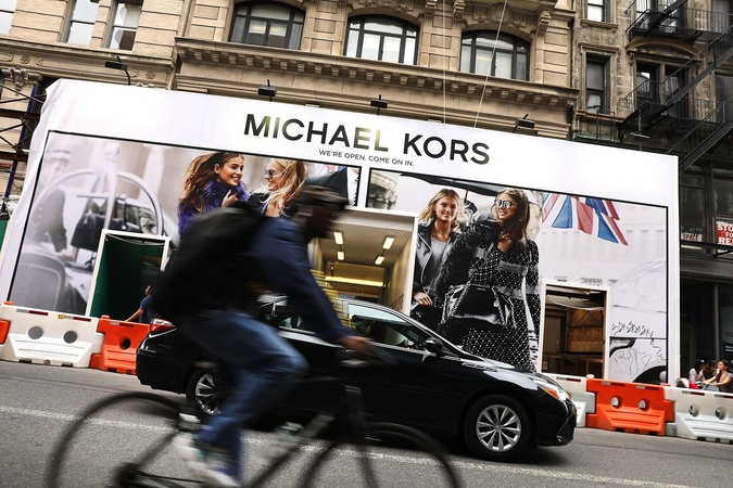 „Michael Kors“ perka „Jimmy Choo“ už 1,2 mlrd. JAV dolerių 