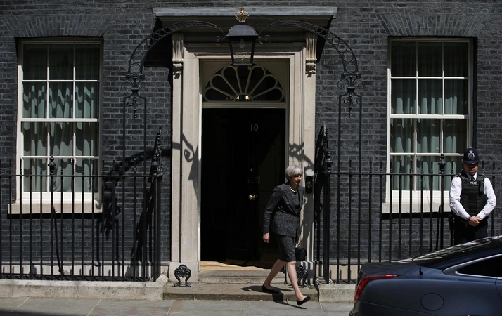 Arši kova dėl rinkėjų simpatijų Britanijoje