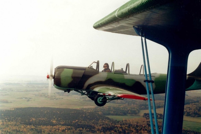 Šiaulių aerodrome avariniu būdu nusileido mokomasis karinių pajėgų lėktuvas