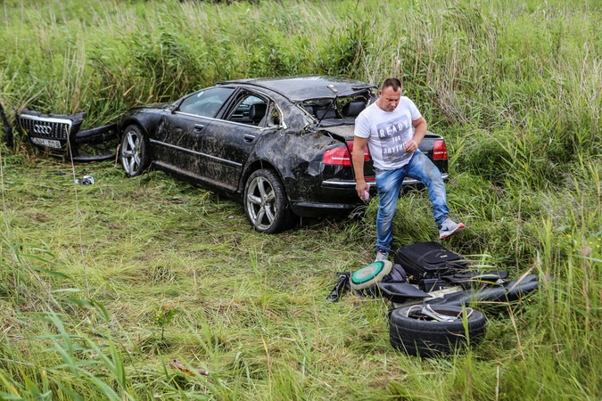 Klaipėdos rajone apvirto „Audi“ – labiausiai nukentėjo mama ir sūnus