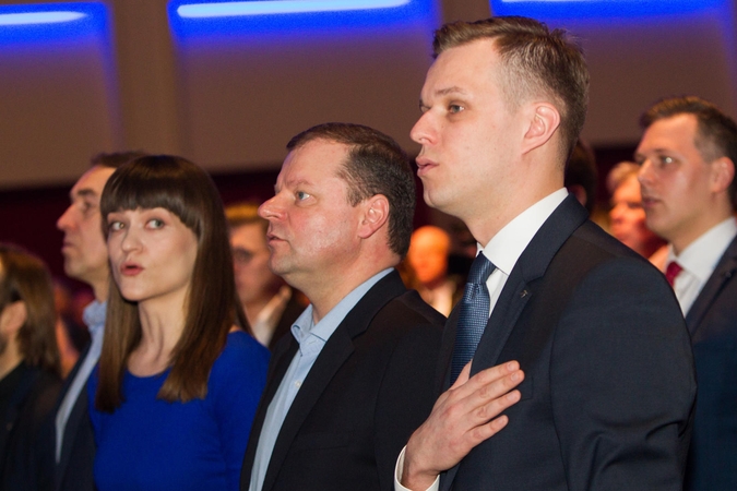 Partijų reitinguose pirmauja konservatoriai ir „valstiečiai“