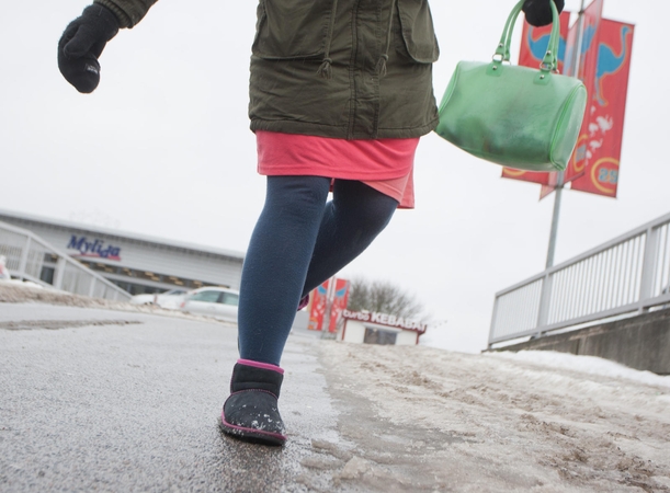 Lietų keis šlapdriba ir sniegas, saugokitės plikledžio