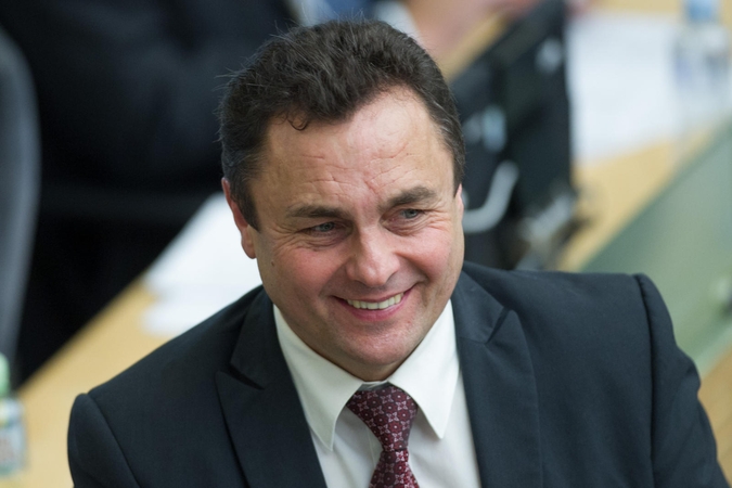 Fizines bausmes pateisinantis P. Gražulis griebėsi Šventojo Rašto