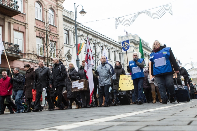 Mokytojai nusileidžia: dauguma profsąjungų nutraukia streiką