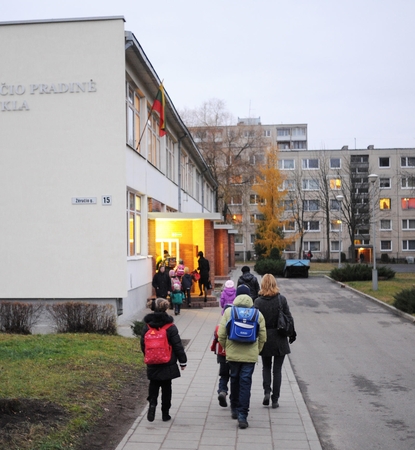 Dalis mokytojų į mokyklas norėtų grąžinti fizines bausmes