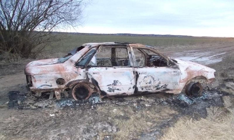 Rasti automobilį pavogę, o vėliau jį sudeginę įtariamieji