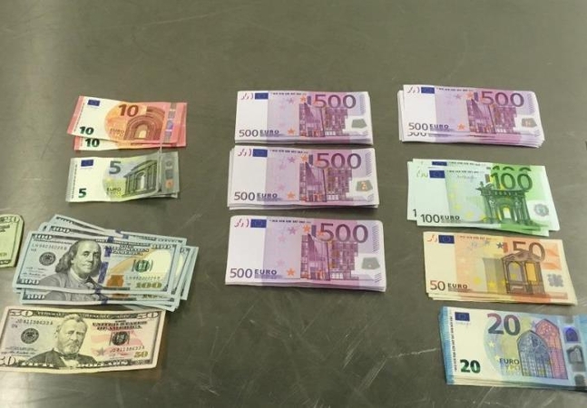 Rusijos piliečio rankinėje muitininkai rado didžiulę pinigų sumą