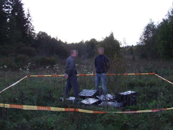 Su 3 tūkst. cigarečių įkliuvusiems vyrams gresia dešimttūkstantinės baudos