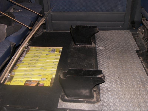 Automobilio slėptuvėje – rusiškos cigaretės