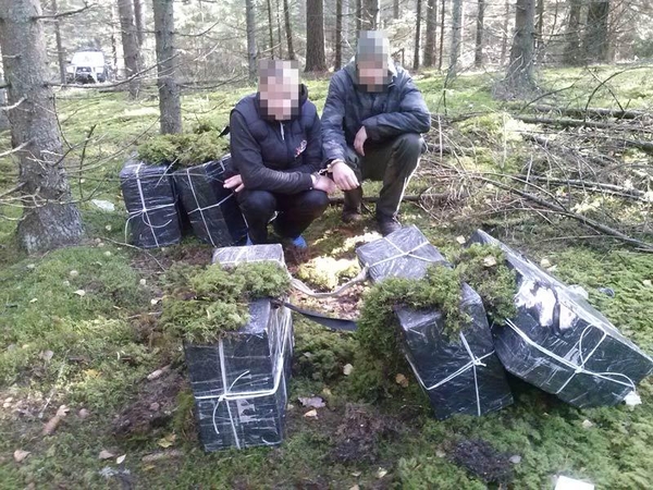 Cigarečių kelią į Lietuvą pareigūnai susekė iš sraigtasparnio