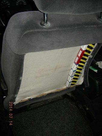 Cigarečių slėptuvė – vaikiška automobilio kėdutė