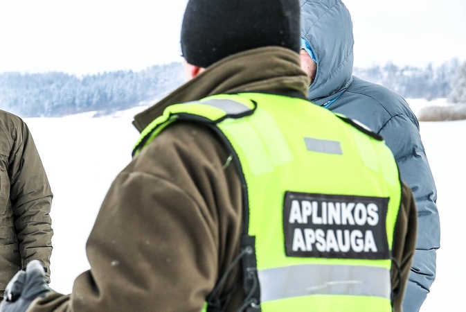 Už piktnaudžiavimą tarnyba nuteisti Kauno aplinkosaugininkai
