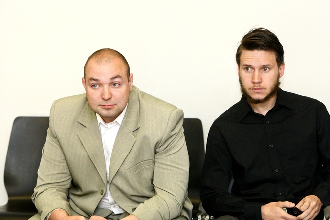 Išžaginimo bylą bandę numarinti policininkai atsipirko baudomis