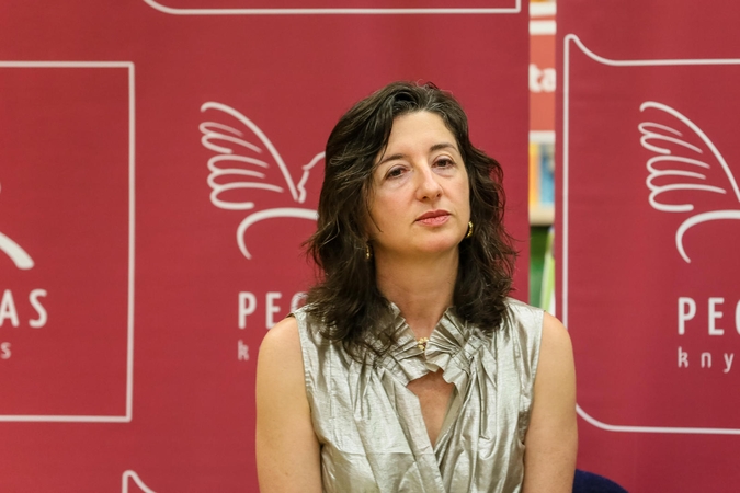Rašytoja A. Amirrezvani: reikia rašyti žmogaus širdžiai