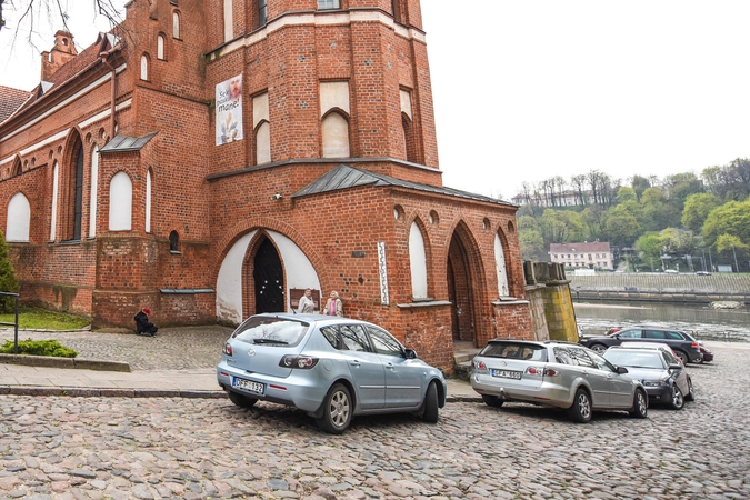 Vieni meldėsi, kiti baudė