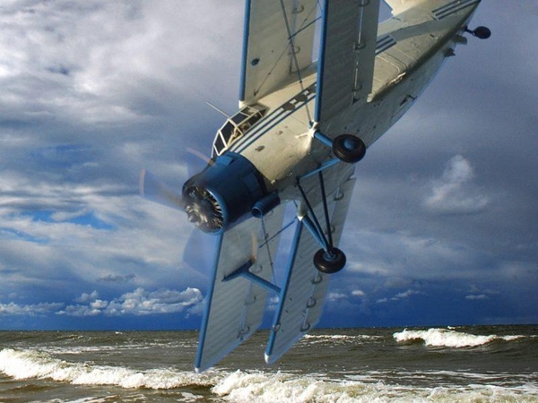 Ekspertai jau nesitiki, kad dingusio lėktuvo pilotai išgyveno