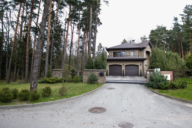 Užgrobtas Kleboniškio miškas: statinius liepta nugriauti, bet šeimininkai nepaklūsta