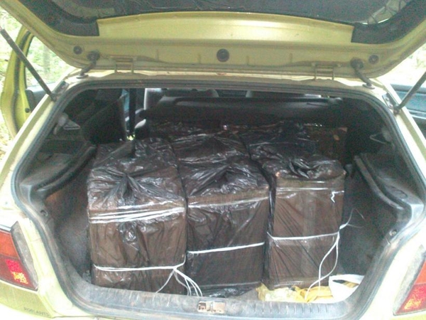 Švenčionių rajone pasieniečiai vaikėsi automobilį su kontrabandinėmis cigaretėmis