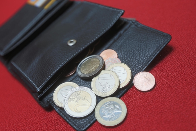 Nuo kitų metų turėtų keistis biudžetininkų algos