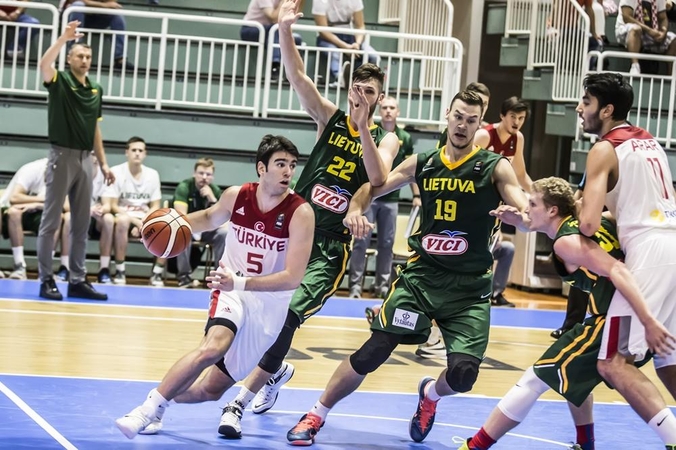 Europos čempionato pradžia – su turkų antausiu