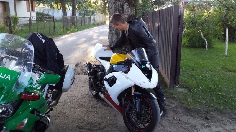 Gaudynės kaip kine: skolintu motociklu nuo policijos – 230 km/h greičiu