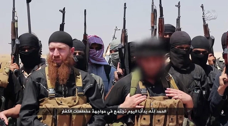 Omaras al Shishani (kairėje)