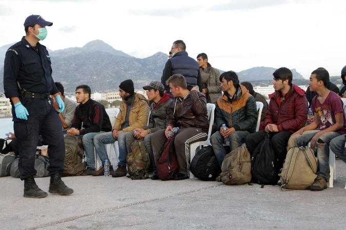 Vien pernai į ES atvyko beveik 300 tūkst. neteisėtų migrantų