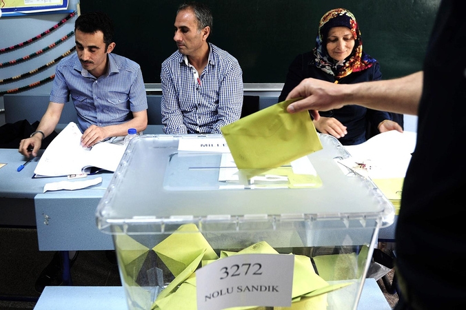 Turkijoje – lemtingi parlamento rinkimai