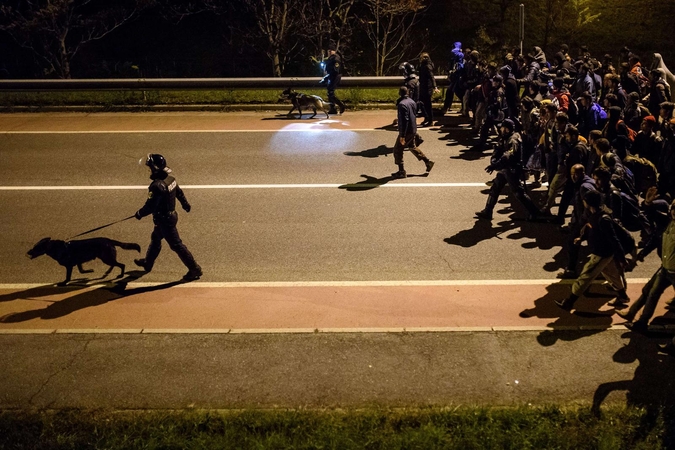 Migrantų krizė tęsiasi: Slovėnija suteikė armijai daugiau galių