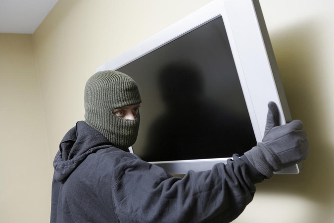 Draudikai ragina pasisaugoti: per šventes gali kilti vagysčių iš būstų banga