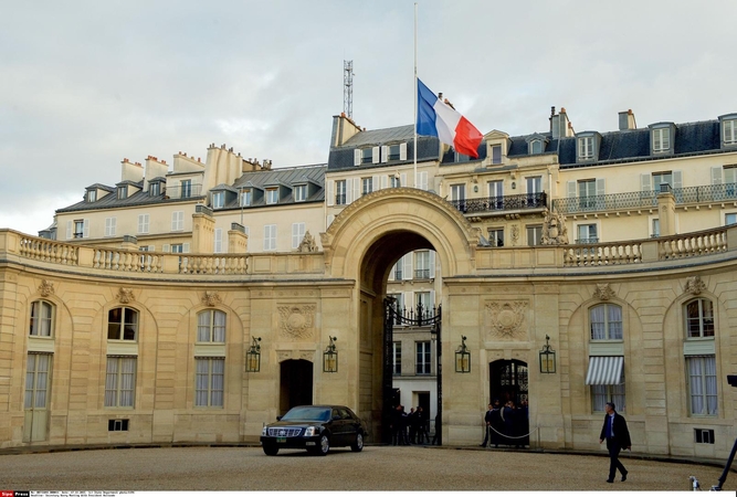 Dėl didinamų išlaidų saugumui Prancūzija nebegalės vykdyti ES įsipareigojimų