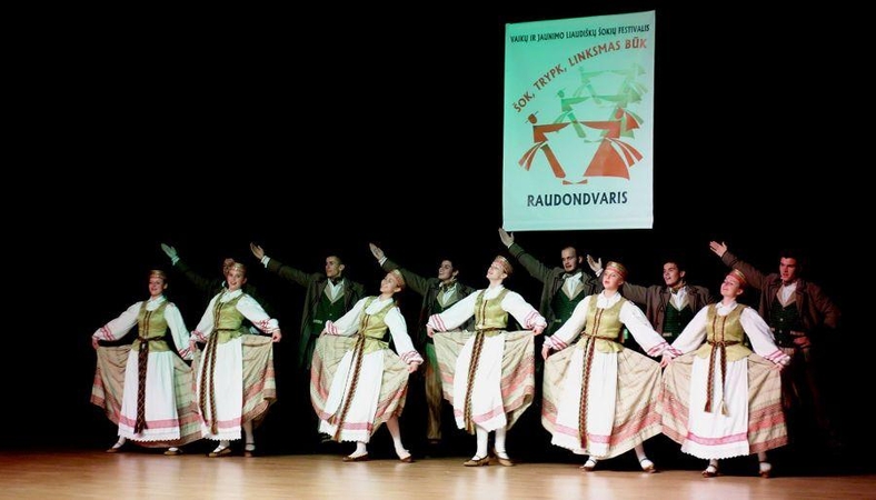 Kauno rajone karaliavo tautiniai šokiai