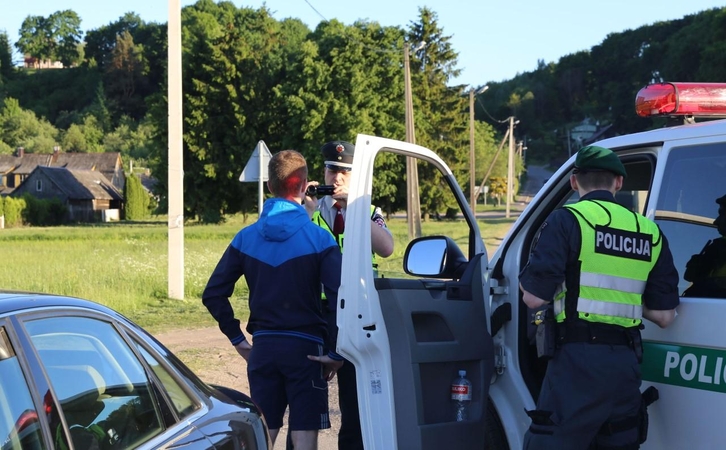 Greičio mėgėjus tramdys ir kaimuose