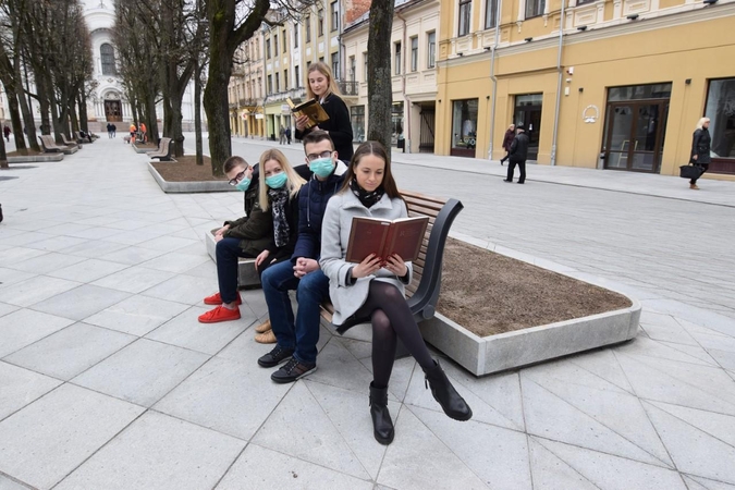 Kaune klaidžios pakalnutėmis kvepiantis skaitymo virusas