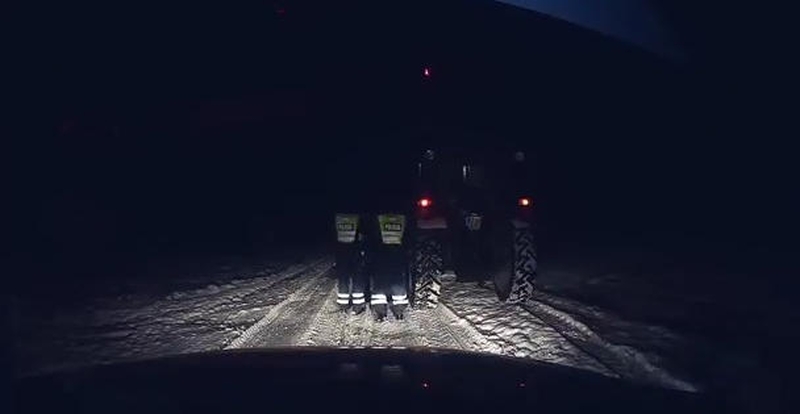 Policininkui teko vairuoti girto ūkininko traktorių